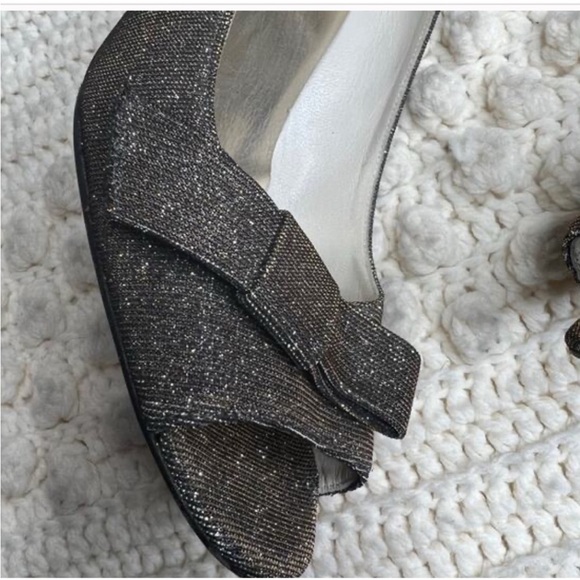 STUART WEITZMAN 9 Bowover Metallic Peep Toe Pump Heel Leather Shoes Bow Pyrite - Picture 7 of 7